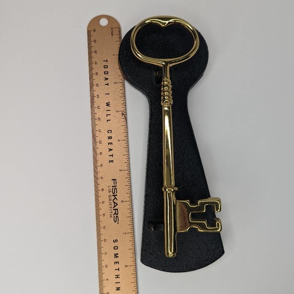 Vintage 1948 Brass Key Door Knocker Cast Iron Plate Signed Evelyn Jahncke - Picture 6 of 13